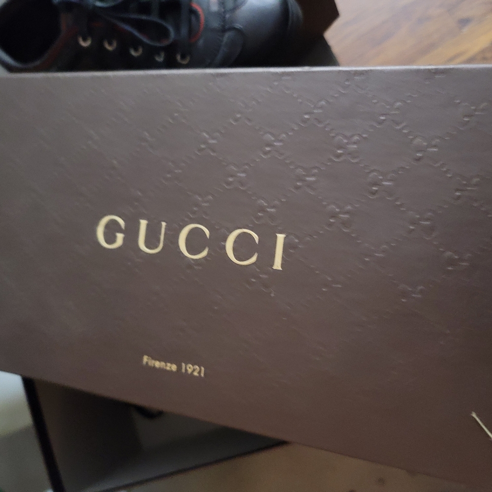 100% Authenic Gucci Black Women's Casual Lace-Up Sneakers - Picture 10 of 11